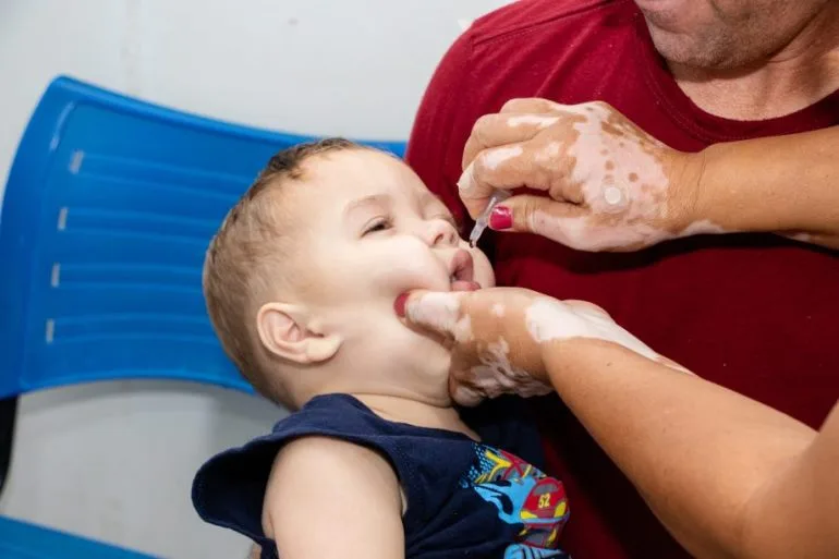 Vacinação é segura, eficaz e é o meio mais eficiente de manter doenças imunopreveníveis longe das crianças. - Foto: Divulgação/Assessoria