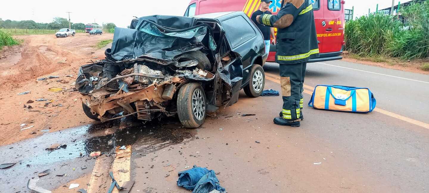 Motorista do carro teve ferimentos graves e foi socorrido inconsciente ao Hospital Auxiliadora - Foto: Alfredo Neto/JPNews