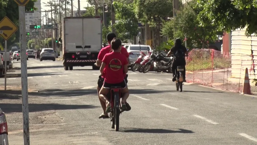 Regulamentação e fiscalização de circulação de bicicletas elétricas e ciclomotores é de responsabilidade do município. - Foto: Reprodução/TVC