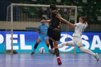 No jogo de abertura, Taboão/Magnus levou a melhor sobre o Londrina - Foto: Mauricio Moreira/CBFS