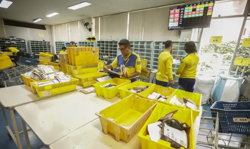 A tarifa para envio de cartas e cartões postais nacionais de até 20 gramas (g) passará de R$ 2,45 para R$ 2,55. - Foto: Reprodução/Agência Brasil