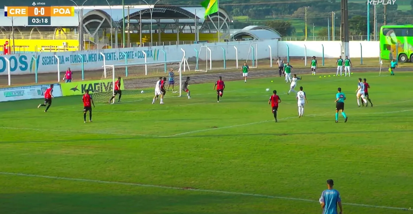 Camisa 7 Felipe Micael bateu de pé esquerdo para fazer o gol da vitória do CREC - Foto: Reprodução/CREC TV