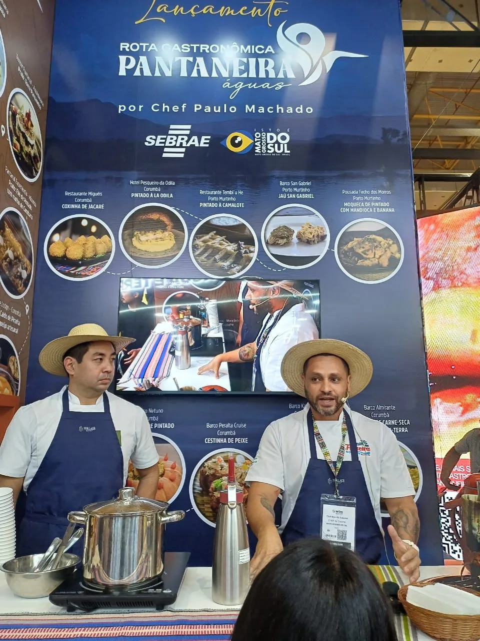 Chefs Marcílio Galeano e Lucas Caslu foram os responsáveis por levar a comida sul-mato-grossense para o evento - Foto: Chef Paulo Machado