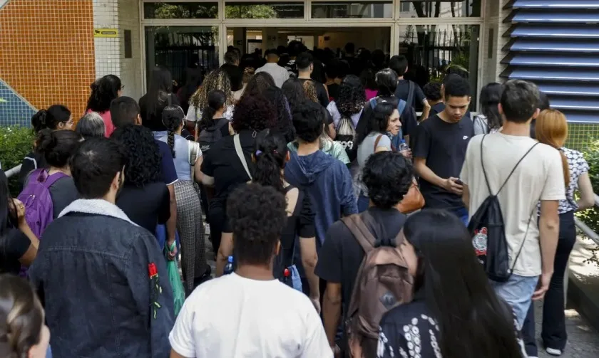 O programa Pé-de-Meiaé um incentivo financeiro-educacional aos estudantes. - Foto: Reprodução/Agência Brasil