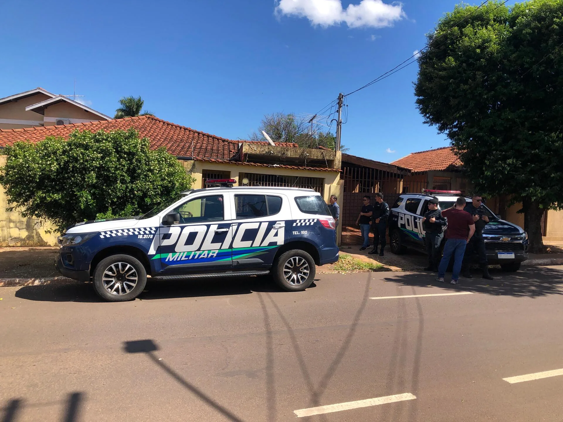 Local do crime após a chegada dos policiais na manhã desta segunda-feira (22), na Vila Duque de Caxias - Foto: Gerson Wassouf/CBN-CG