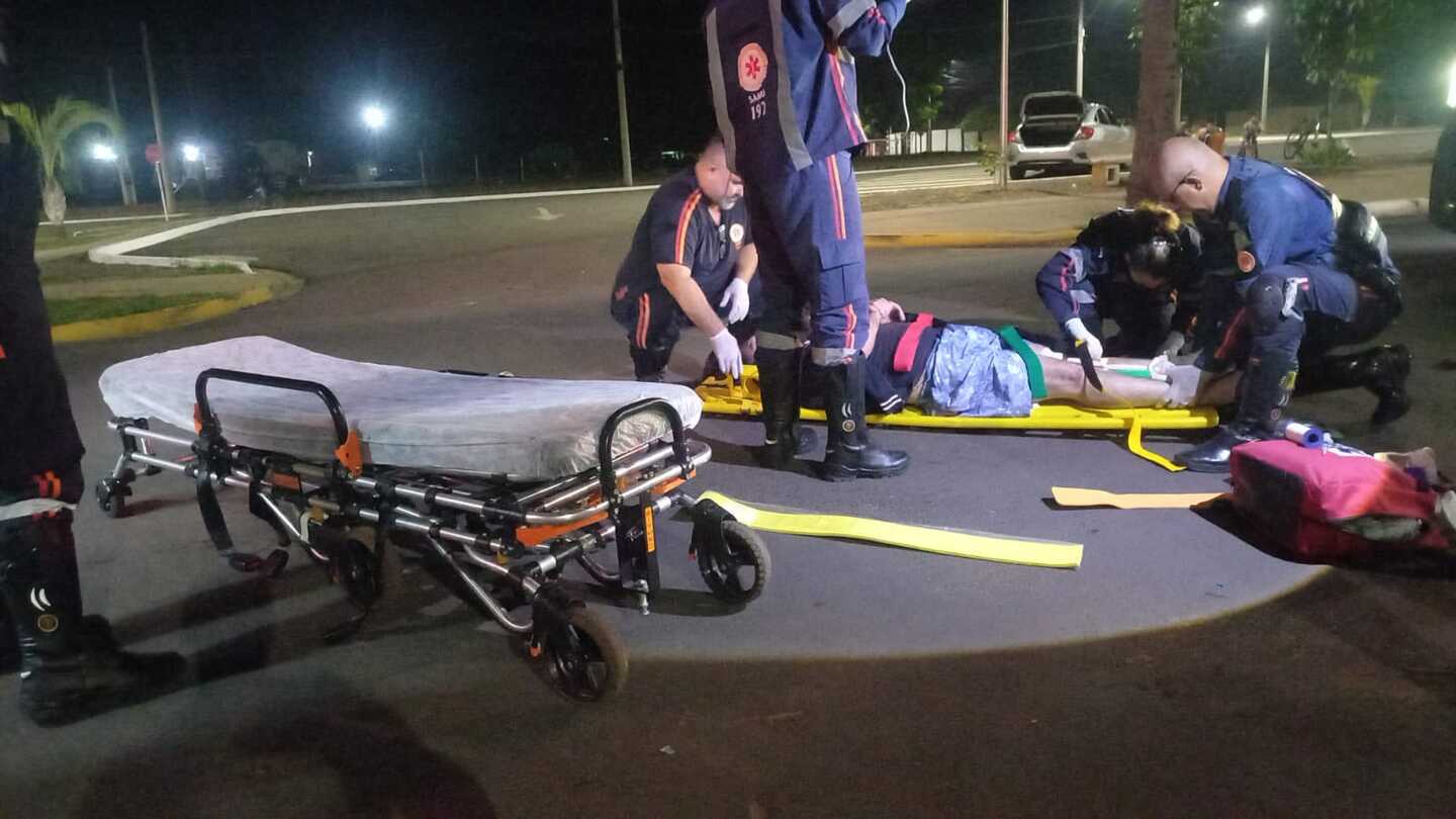 Vítima teria caído com moto após passar por lombada. - Foto: Alfredo Neto/JPNews