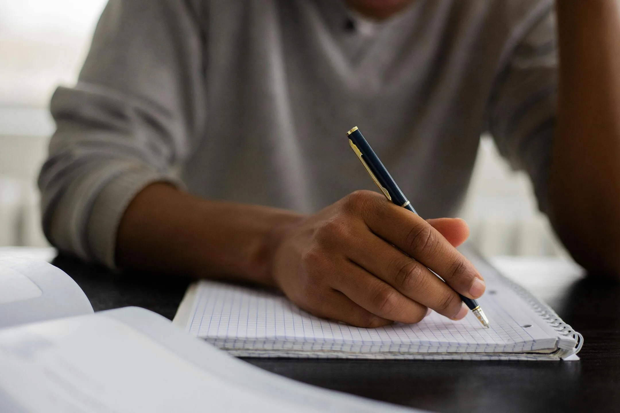 CUrsos auxiliam na entrada do Ministério do Trabalho - Foto de Monstera Production