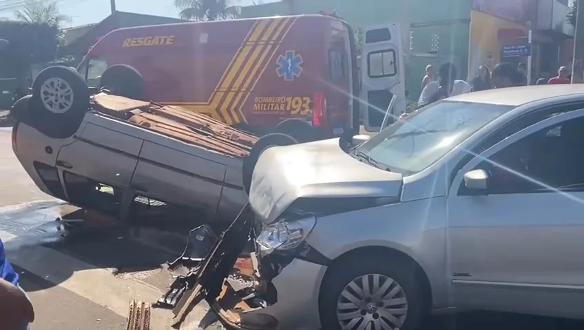 Uno seguia no sentido avenida dos Oleiros e Gol na avenida Filinto Miller, sentido centro. - Foto:Divulgação