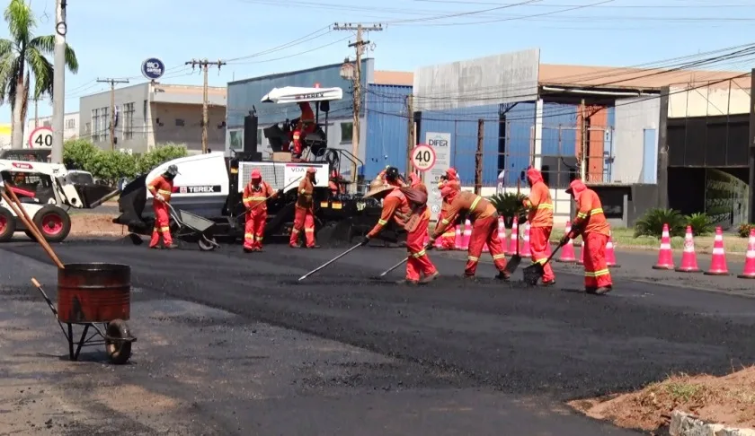 Avenida Ranulpho Marques Leal recebe obras de recapeamento. - Foto: Reprodução/TVC