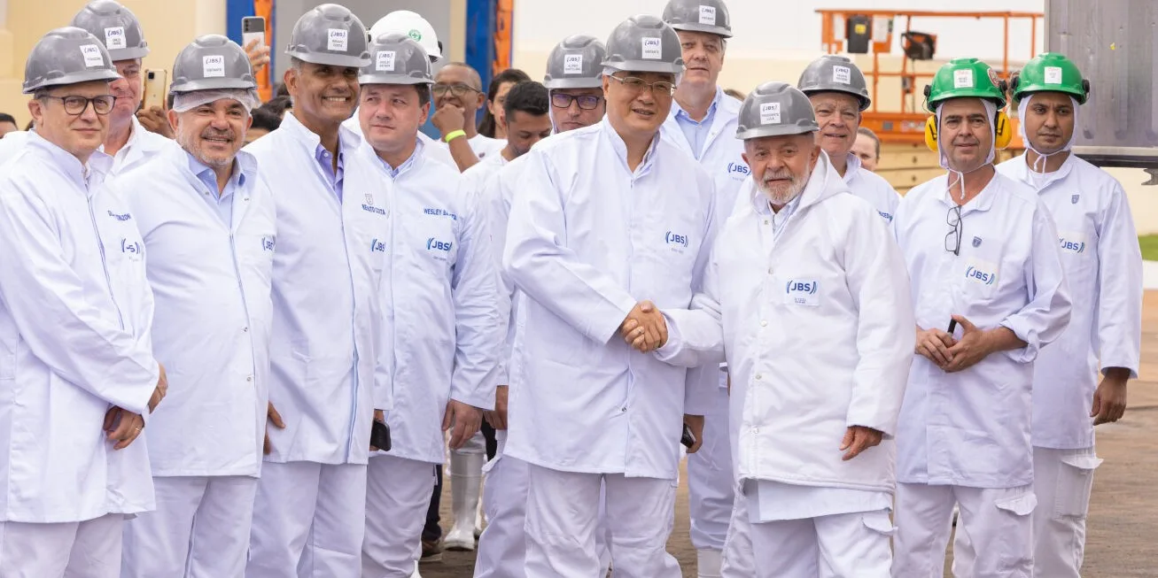 Presidente visitou unidade 2 da JBS, em Campo Grande, e junto ao embaixador da China no Brasil, Zhu Qingqiao - Foto: Renan Aires