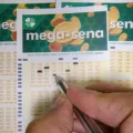 O jogo simples, com seis dezenas marcadas, custa R$ 5. - Foto: Reprodução/Agência Brasil