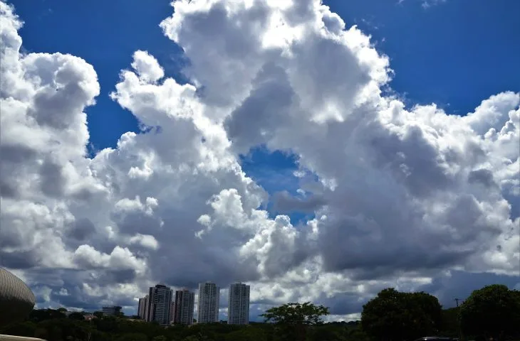 Previsão ocorre devido a disponibilidade de calor e umidade aliado a atuação de uma área de baixa pressão atmosférica sobre o Paraguai - Foto: Álvaro Rezende