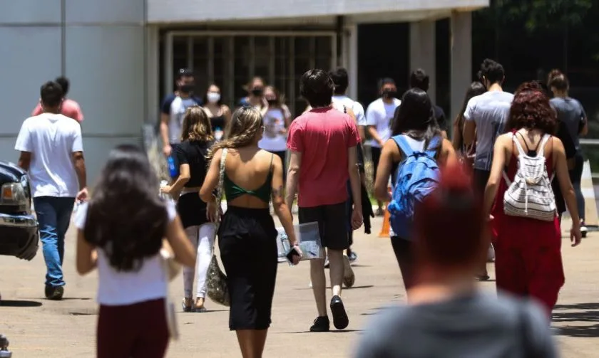 O projeto aprovado prevê a aplicação de todas as mudanças já para 2025 no caso de alunos ingressantes no ensino médio. - Foto: Reprodução/Agência Brasil