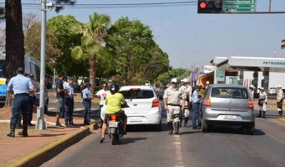 A instalação de radares e câmeras de monitoramento, certamente, contribuirá para se diminuir a incidência de colisões no perímetro urbano. - Foto: Arquivo/JPNews