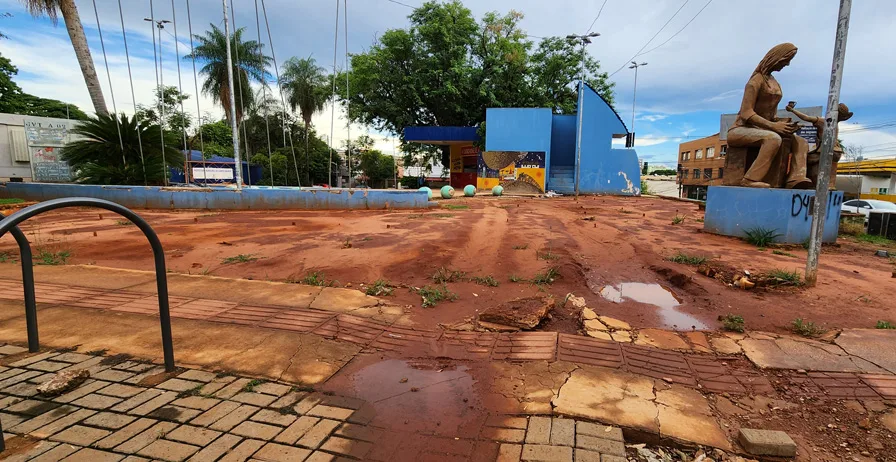 Praça dos Imigrantes no Centro de Campo Grande. - Foto: Edir Viégas