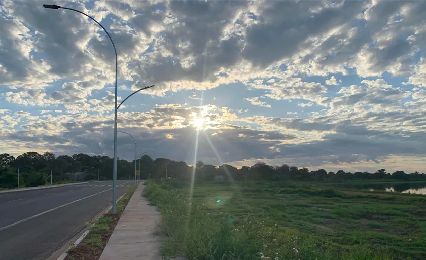 A sexta-feira (3), o céu amanheceu com muitas nuvens, mas não tem previsão de chuva para Três Lagoas - Alfredo Neto/RCN67