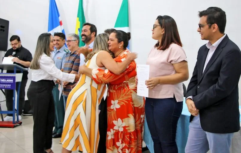 Na área de Educação foram nomeados 47 e 12 candidatos aprovados no concurso público para o setor da Saúde. - Foto: Divulgação/Assessoria