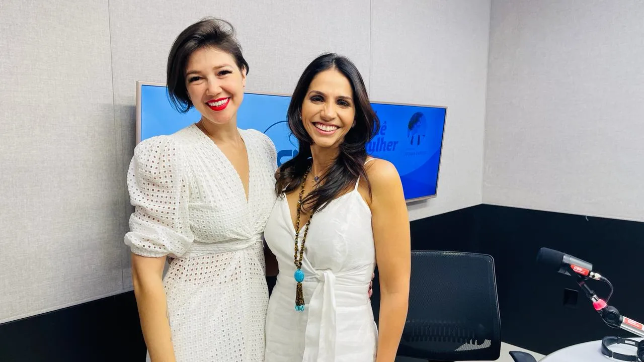 A apresentadora Juliana Gambim e a ginecologista Rita Tavares no estúdio CBN CG. - Foto: Redação CBN-CG