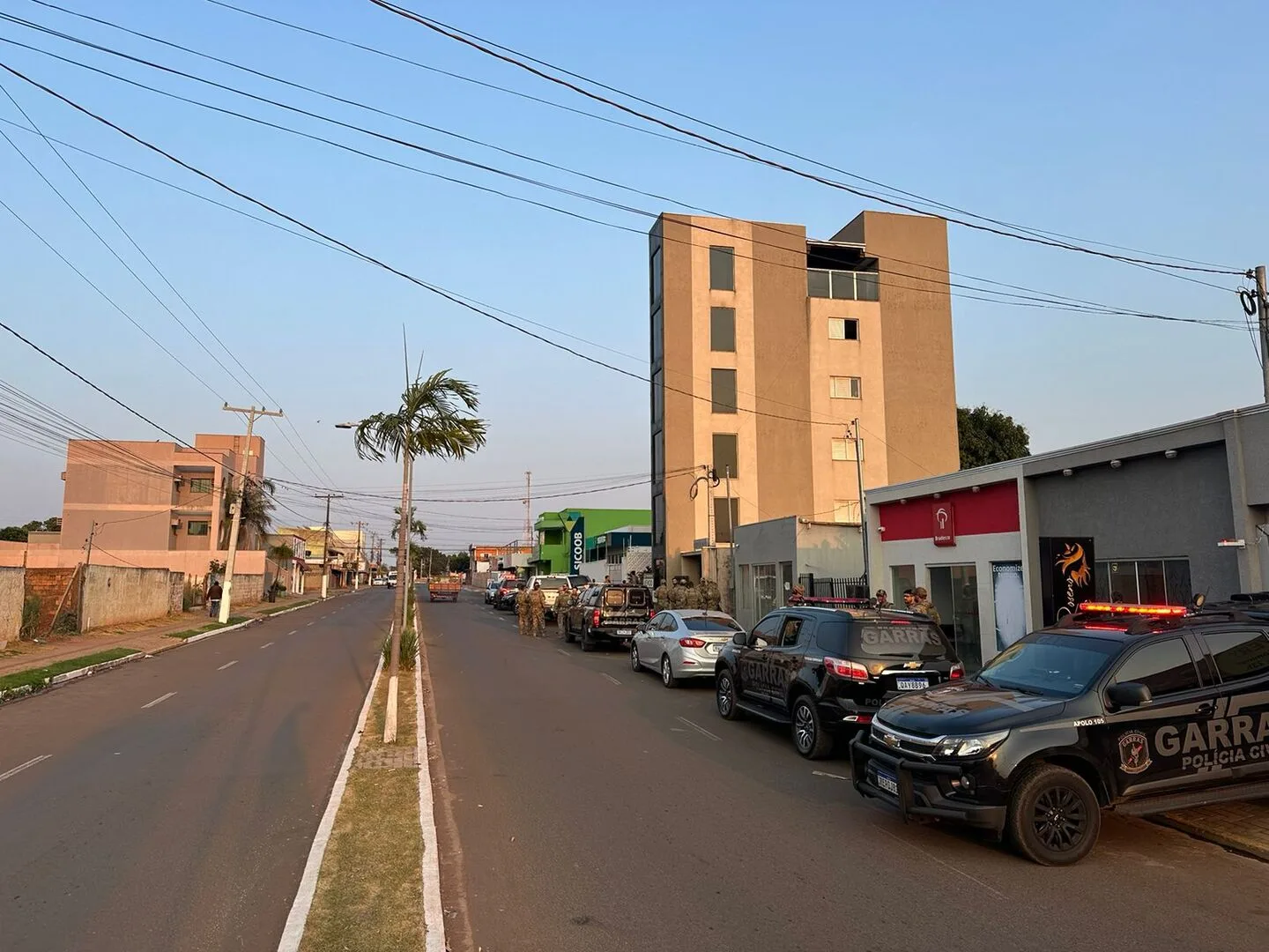 Policiais do Garras no centro da cidade de Bandeirantes - Divulgação/PCMS