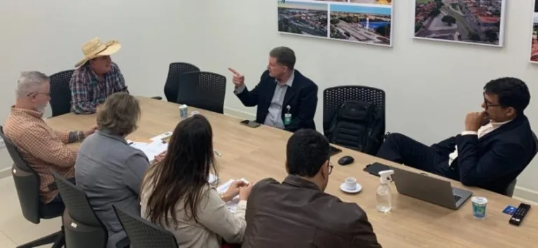 Técnicos da Petrobras se reúnem com representantes da prefeitura para tratar da retomada da UFN 3 - Foto: Divulgação/assessoria