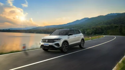 Lanterna traseira agora conta com uma barra integrada em LED - Foto: Reprodução/ VW