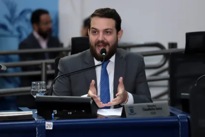 Claudinho assumiu o mandato em maio de 2023 - Foto: Reprodução/Câmara Municipal de CG Claudinho assumiu o mandato em maio de 2023 - Foto: Reprodução/Câmara Municipal de CG