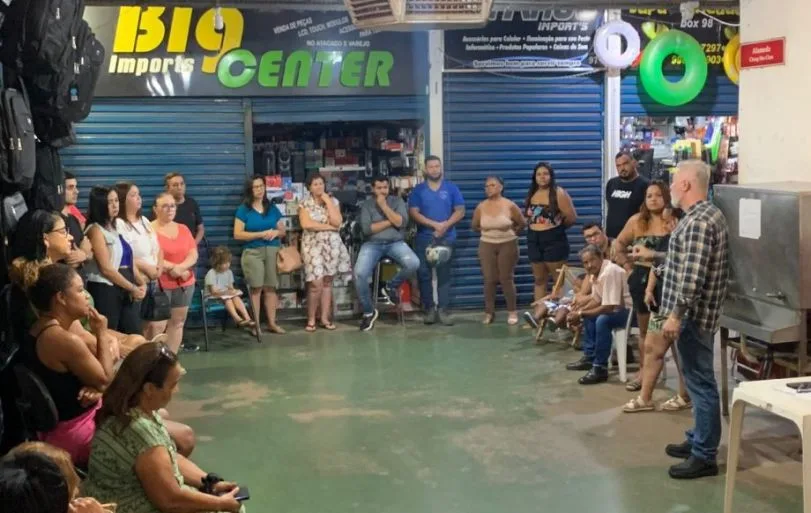 reunião ocorreu, nesta quinta-feira (25), no atual local de funcionamento do camelódromo. - Foto: Divulgação/Assessoria