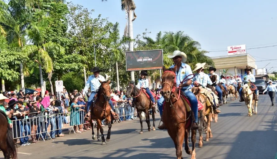 A 33ª Cavalgada Municipal reuniu 19 comitivas de Paranaíba e região - Paradadez