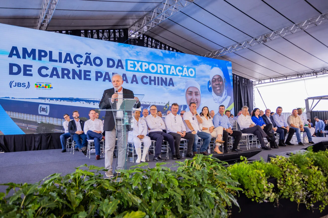 Lula retorna ao estado para acompanhar a finalização do primeiro lote de carne exportado para a China - Foto: Renan Aires