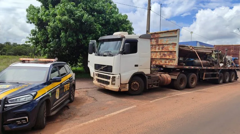 Motorista relatou que o veículo foi entregue pela empresa em que ele é funcionário. - Foto: Divulgação/Polícia Rodoviária Federal