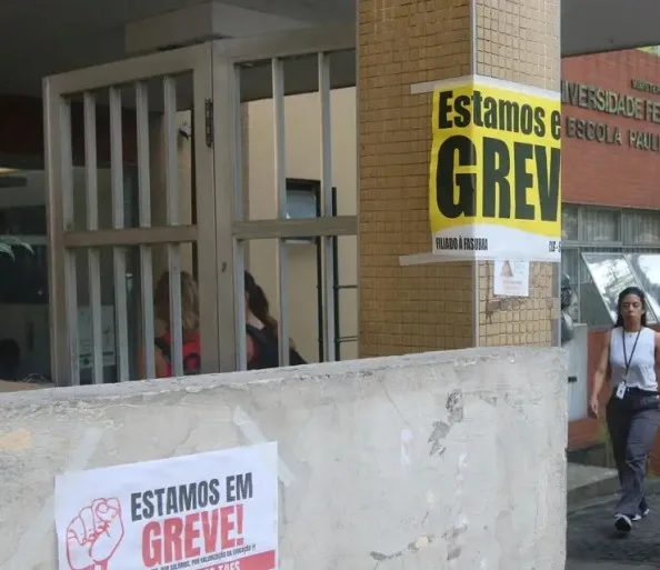 Docentes universitários em greve avaliam proposta do governo. - Foto: Reprodução/Agência Brasil