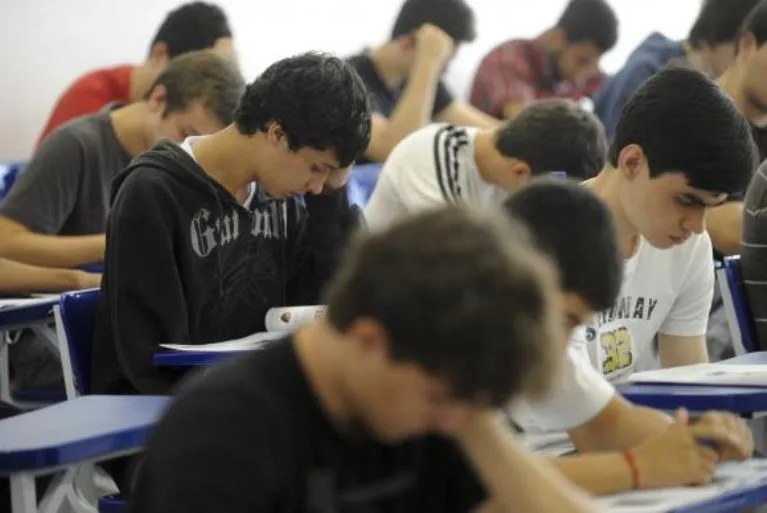 Os candidatos às vagas das turmas em andamento deverão fazer o teste de nivelamento. - Foto: Reprodução/Agência Brasil