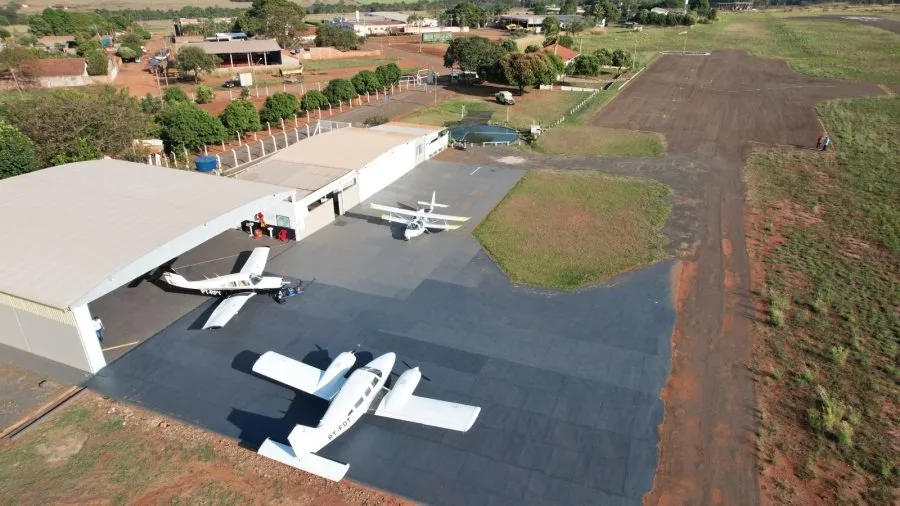 O projeto inclui melhorias na pista de pouso e decolagem, taxiway e pátio de aeronaves - Divulgação