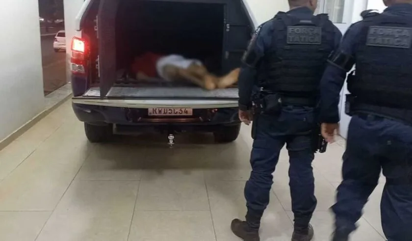 AÇÃO > suspeito foi morto após tentar atacar os policiais que reagiram. - Foto: Arquivo/JPNews