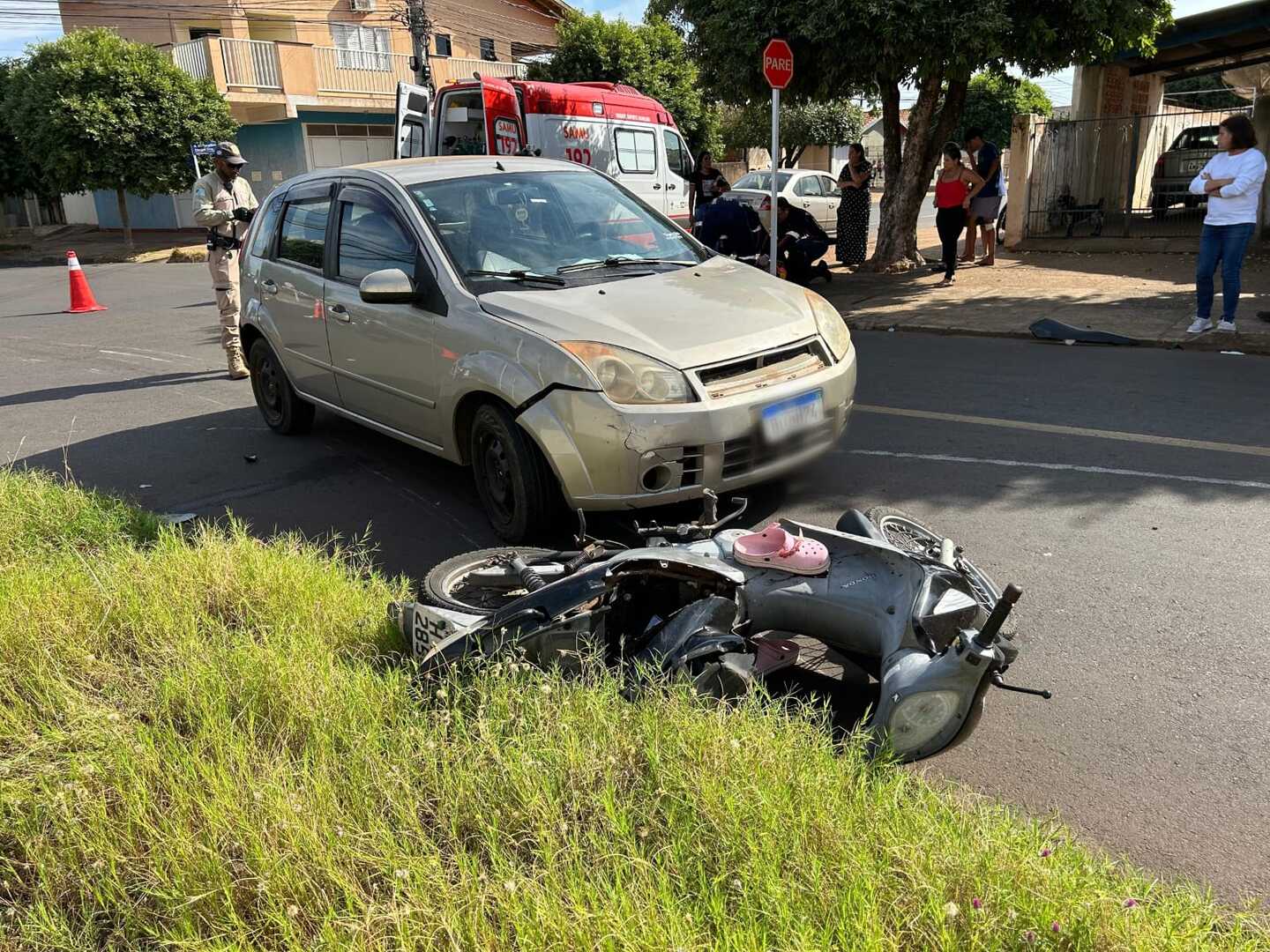 Vítima sofreu fratura exposta em um dos pés, e diversas escoriações pelo corpo - Foto: Alfredo Neto/JPNews