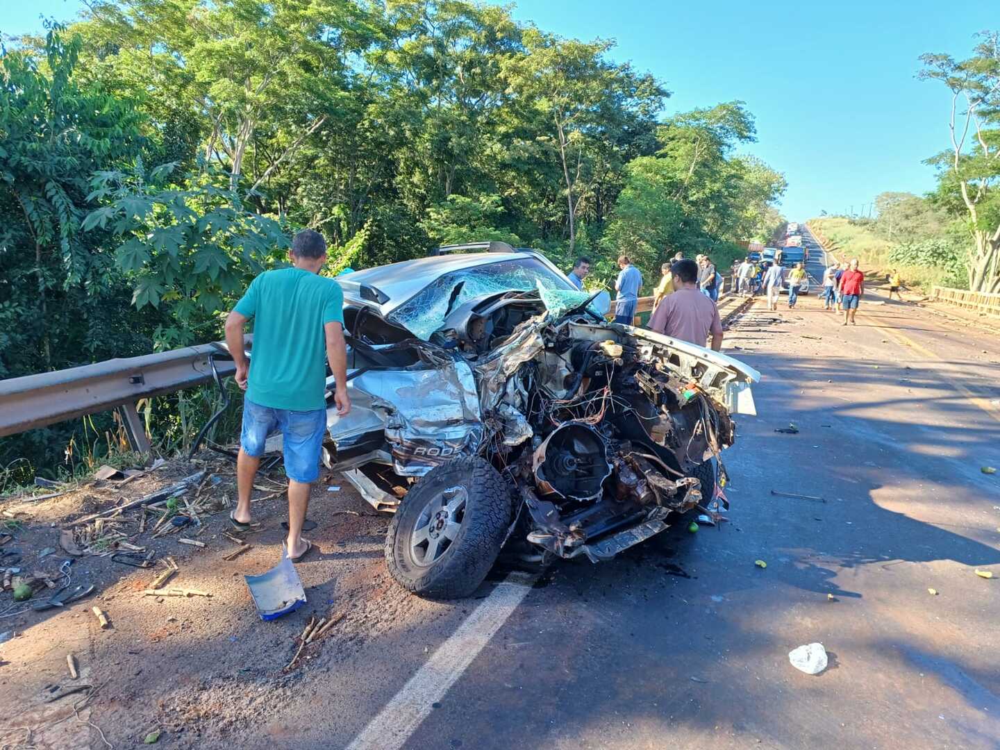 O Corpo de Bombeiros e Polícia Rodoviária Federal estão no local - Redes Sociais