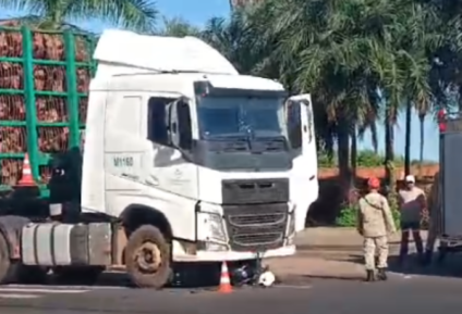 Caso aconteceu na manhã desta segunda-feira (23), no cruzamento com a rua Egydio Thomé, bairro Jardim Alvorada. - Foto: Divulgação