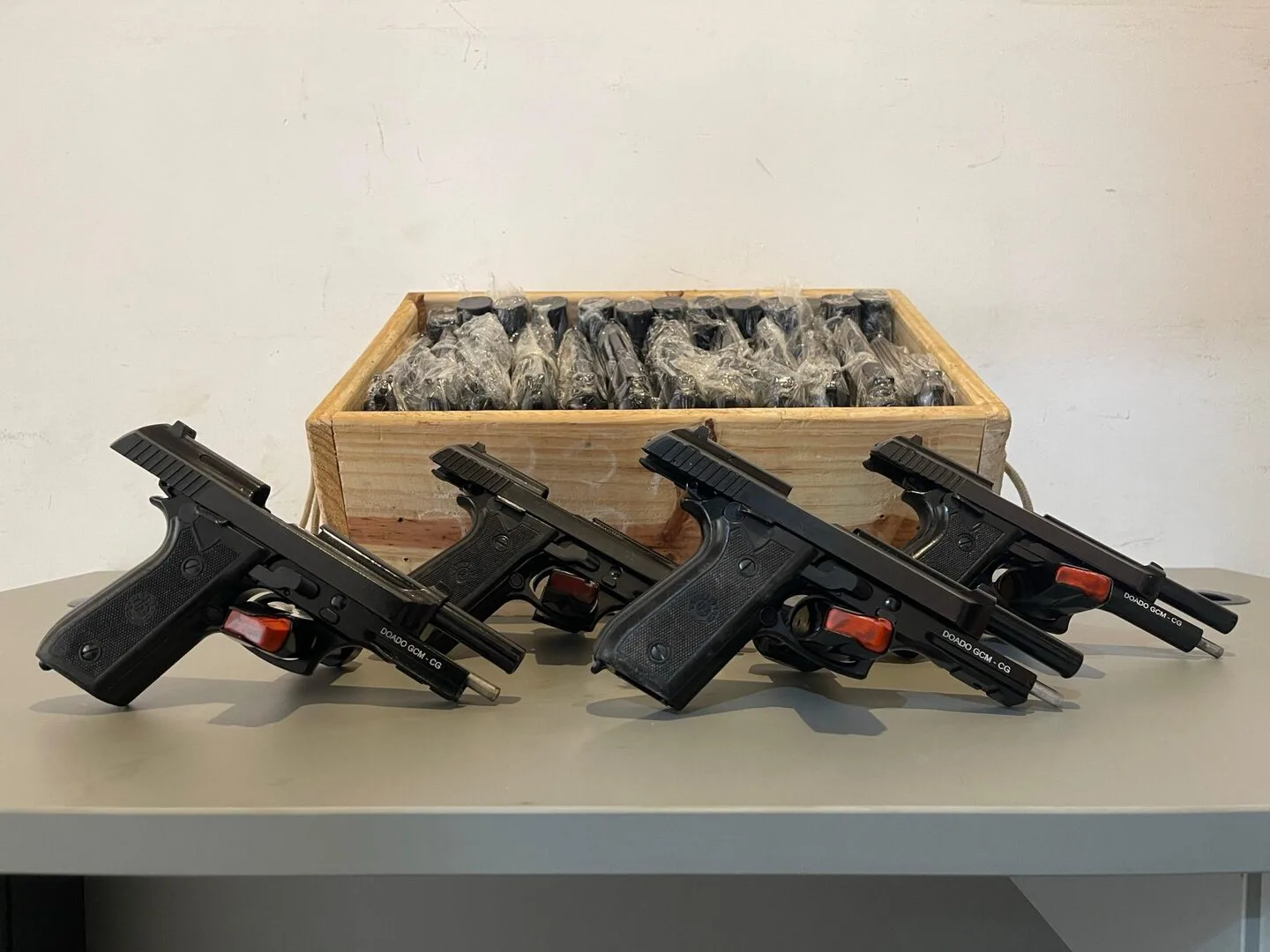 Serão 500 pistolas calibre .40 doadas para a Guarda Civil de Campo Grande - Divulgação/Sejusp