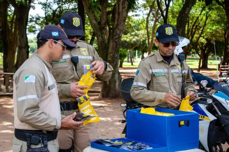 A meta é orientar a população em pontos estratégicos da cidade que possuem grande circulação de ciclistas. - Foto: Divulgação/Assessoria