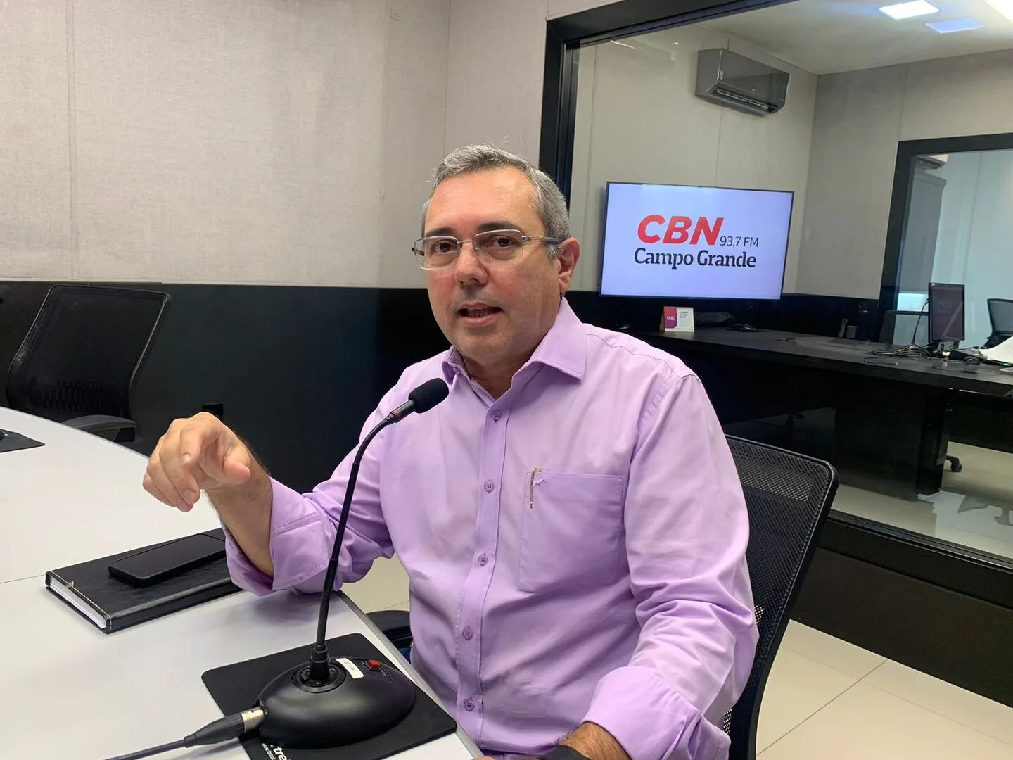 Colunista Edir Viégas falou sobre o andamento do concurso para professores. - Foto: Redação / CBN-CG