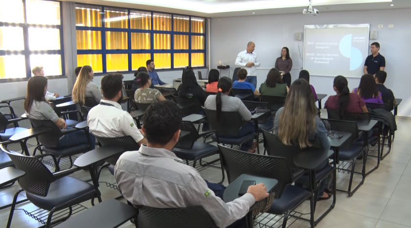 Projeto 'Escola de Motorista' capacita mulheres para atuarem no setor de Logística Florestal, em Três Lagoas. - Foto: Reprodução/TVC