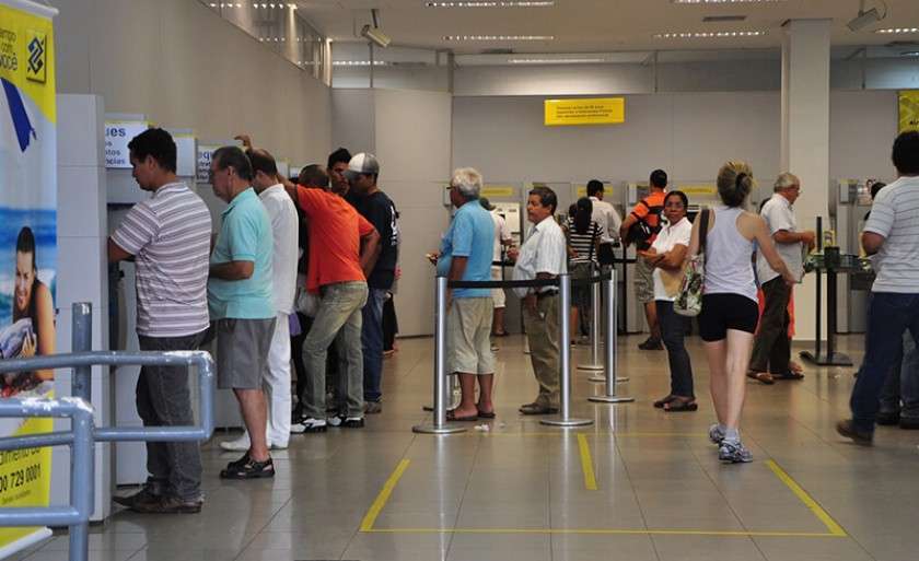 Mudança abrange inicialmente operações de saque e depósito. - Foto: Reprodução/Agência Brasil