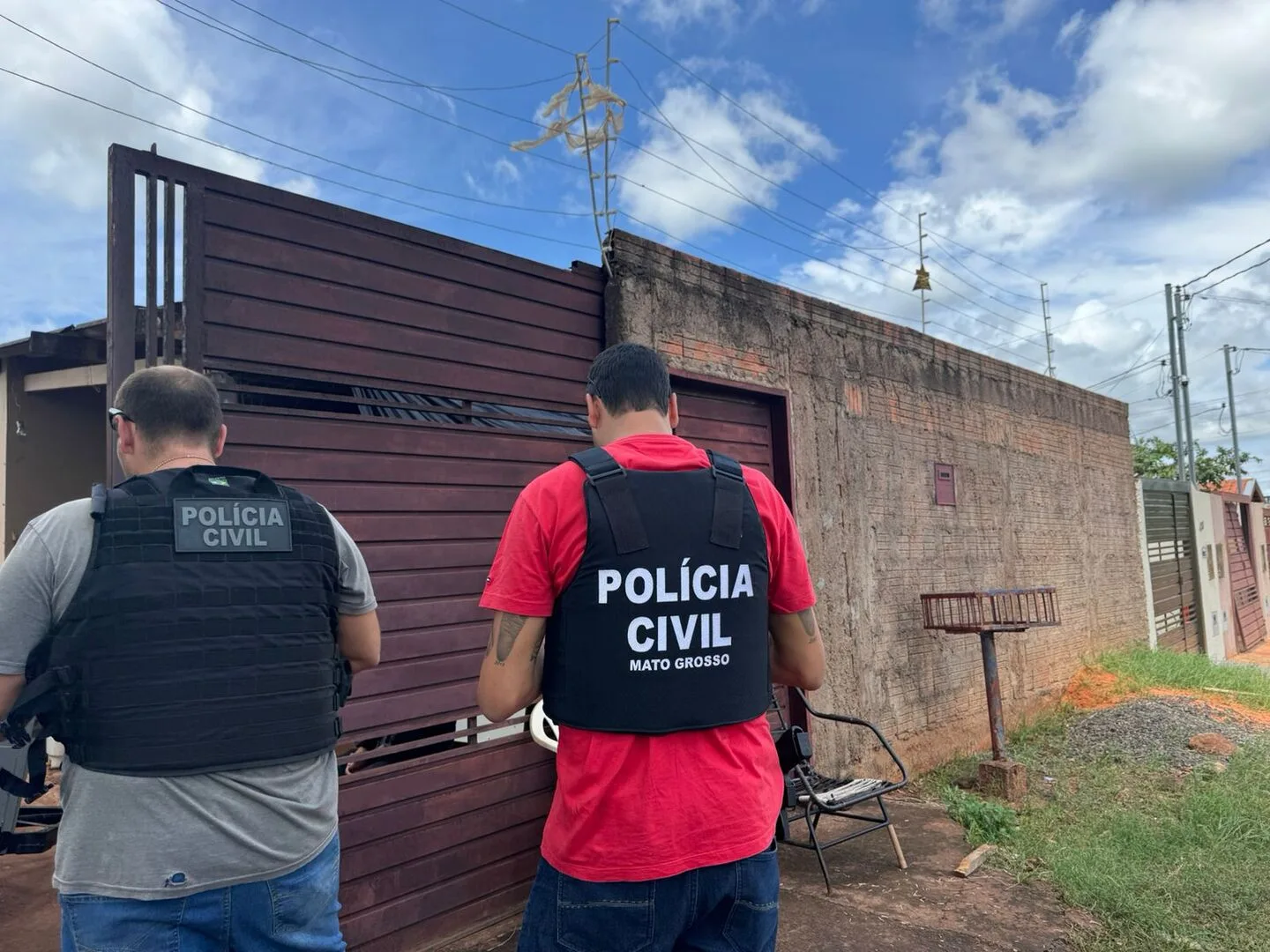 Criminosos foram encontrados em residência no Bairro Jardim Samambaia - Foto: Divulgação/Garras