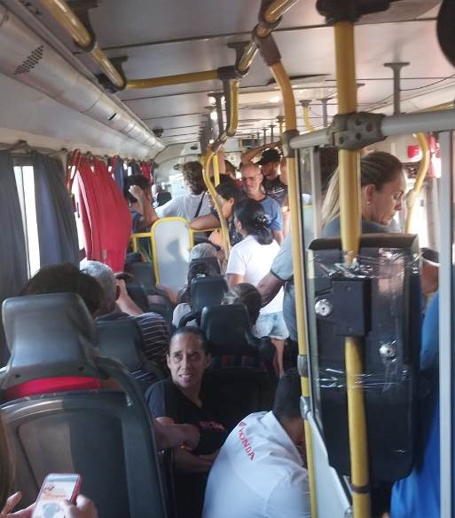 Trabalhadores e estudantes reclamam de lotação, atraso e falta de manutenção de ônibus interestadual para Três Lagoas. - Foto: Divulgação/JPNews