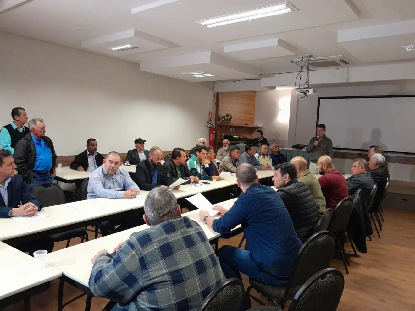 Dirigentes de clubes se reuniram na tarde desta segunda-feira (27) - Foto: Mateus Adriabo/CBN CG Dirigentes de clubes se reuniram na tarde desta segunda-feira (27) - Foto: Mateus Adriabo/CBN CG