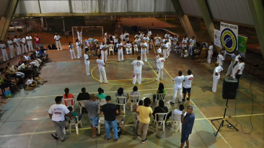 O encontro homenageou grandes mestres de capoeira, que foram fundamentais para difundir o esporte em Três Lagoas. - Foto: Reprodução/TVC