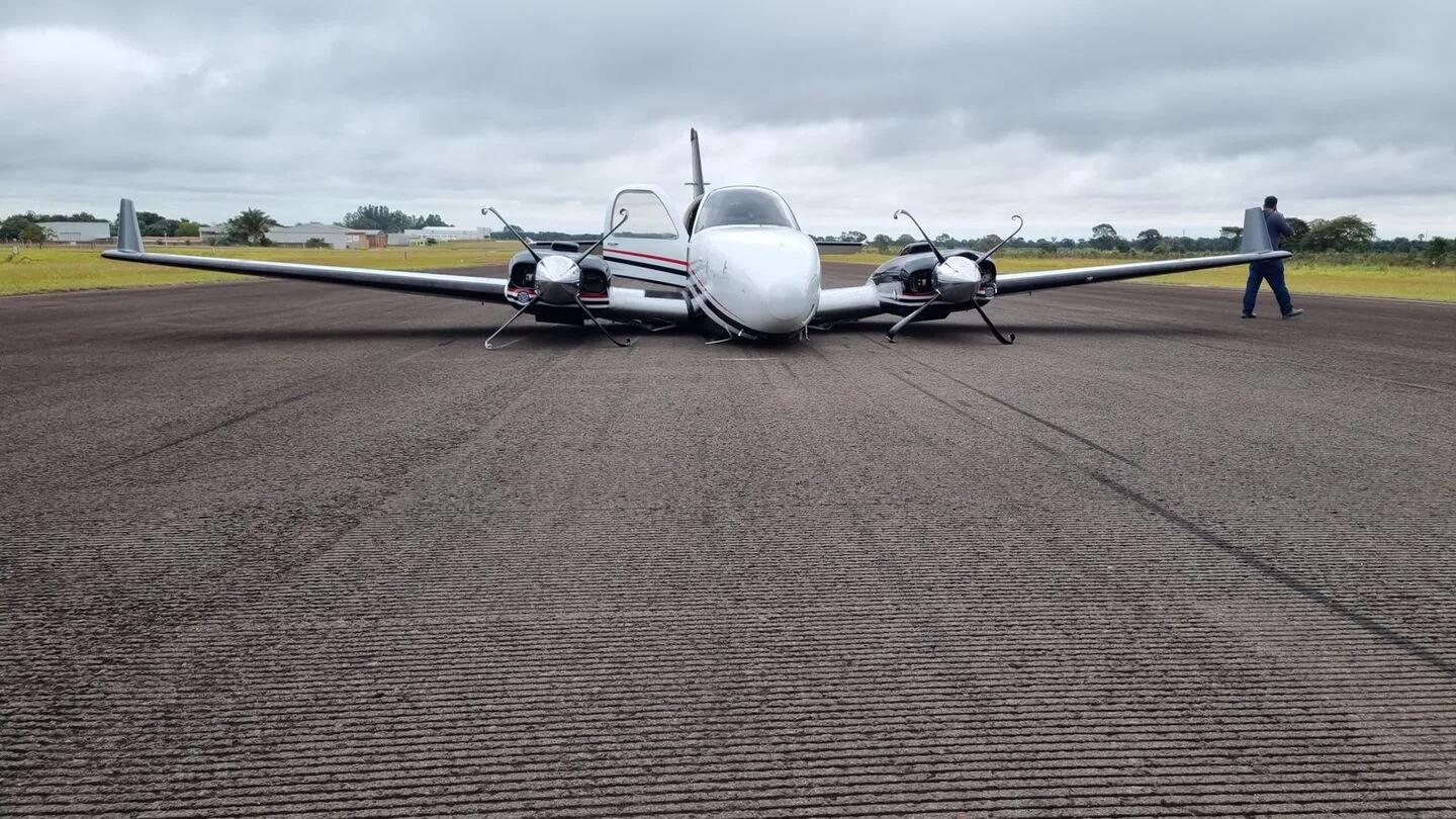 Aeronave aterrissou de barriga; piloto não conseguiu acionar o trem de pouso - Foto: Reprodução