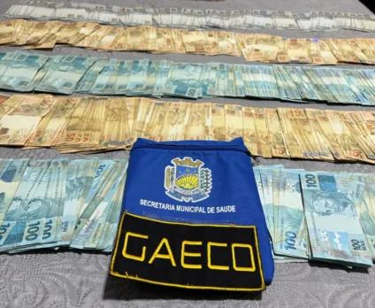 Durante o cumprimento dos mandados, foram encontrados cerca de duzentos mil reais em dinheiro - Foto: Divulgação/MPMS Durante o cumprimento dos mandados, foram encontrados cerca de duzentos mil reais em dinheiro - Foto: Divulgação/MPMS