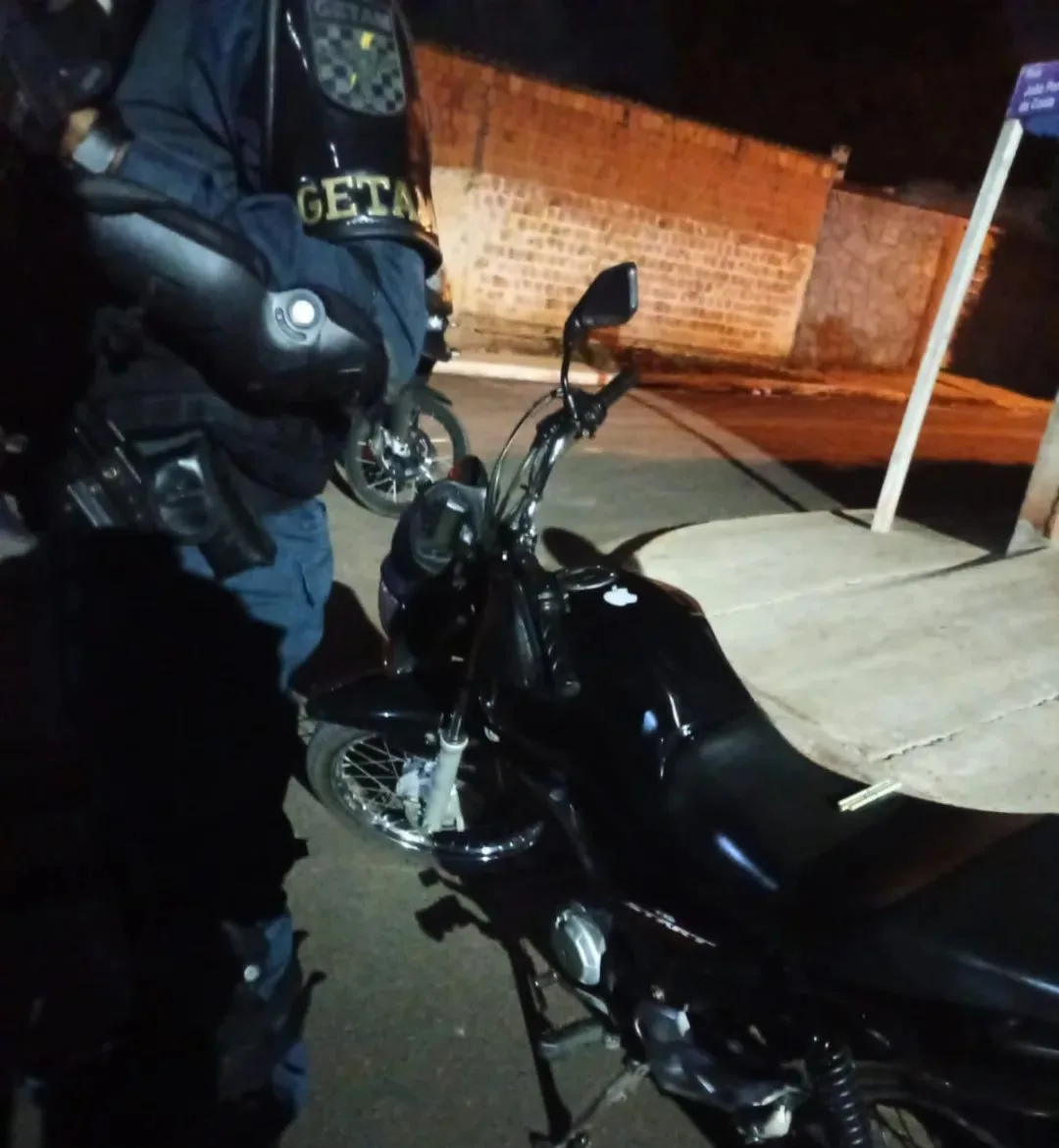 Equipe do Getam realizava patrulhamento, no bairro São João, quando se deparou com motociclista. - Foto: Divulgação/Polícia Militar