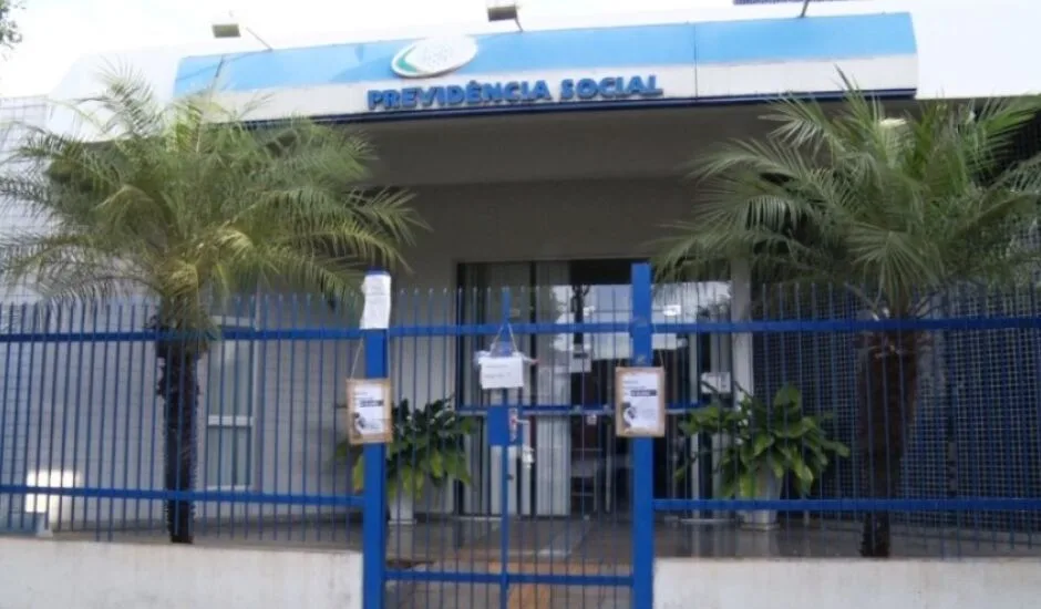 Aposentados e pensionistas de benefícios do INSS denunciam cobranças irregulares de consignados e associações. - Foto: Arquivo/JPNews